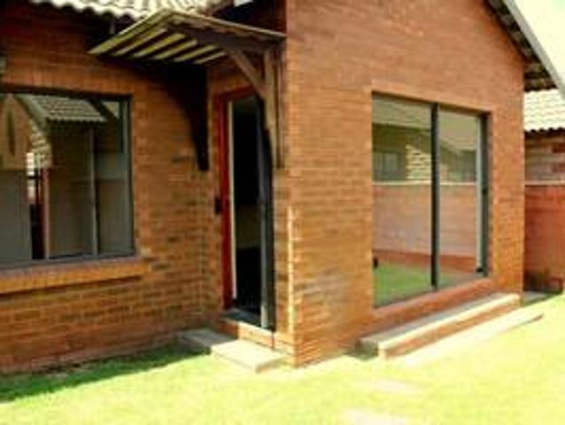 2 Bedroom Townhouse in Helicon Heights with private Garden