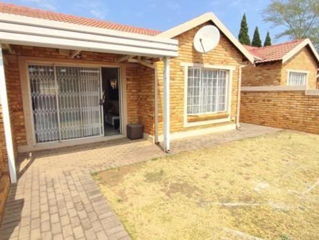 2 Bedroom Townhouse in Heuwelsig Estate