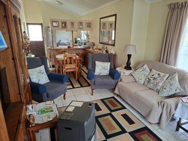 2 Bedroom Townhouse in Hibberdene