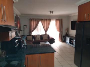 2 Bedroom Townhouse in Kempton Park West