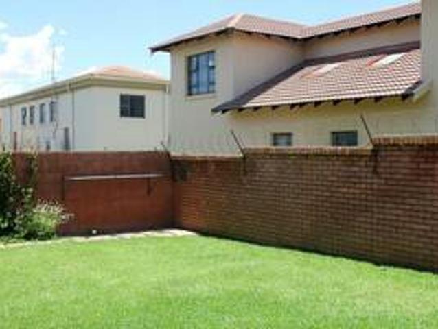 2 Bedroom Townhouse in Langenhoven Park