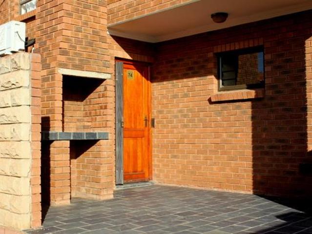 2 Bedroom Townhouse in Langenhoven Park