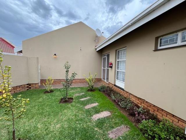 2 Bedroom Townhouse in Langenhoven Park