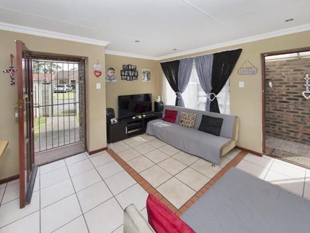 2 Bedroom Townhouse in Lorraine