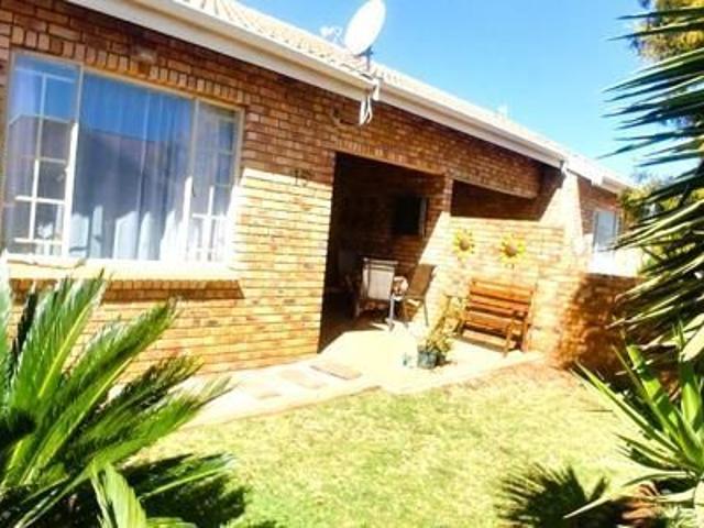 2 Bedroom Townhouse in Pierre van Ryneveld