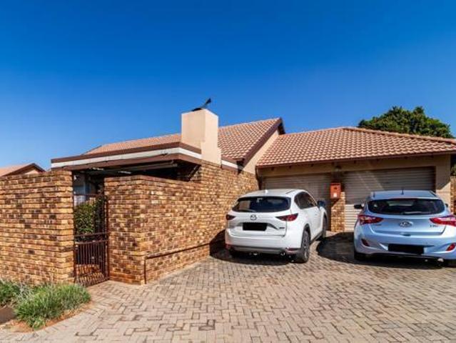 2 Bedroom Townhouse in Pierre van Ryneveld