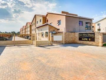 2 Bedroom Townhouse in Pomona