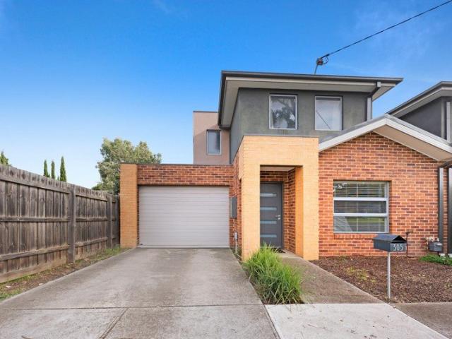 2 Bedroom Townhouse in Prime Heidelberg West Location