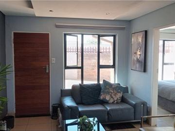 2 Bedroom Townhouse in Protea Glen