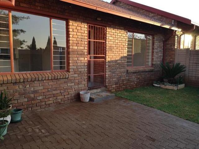 2 Bedroom Townhouse in Rooihuiskraal North