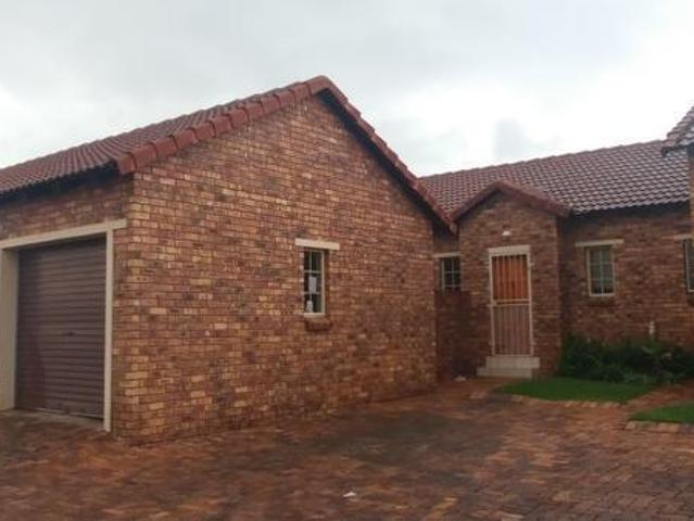 2 Bedroom Townhouse in Rooihuiskraal North