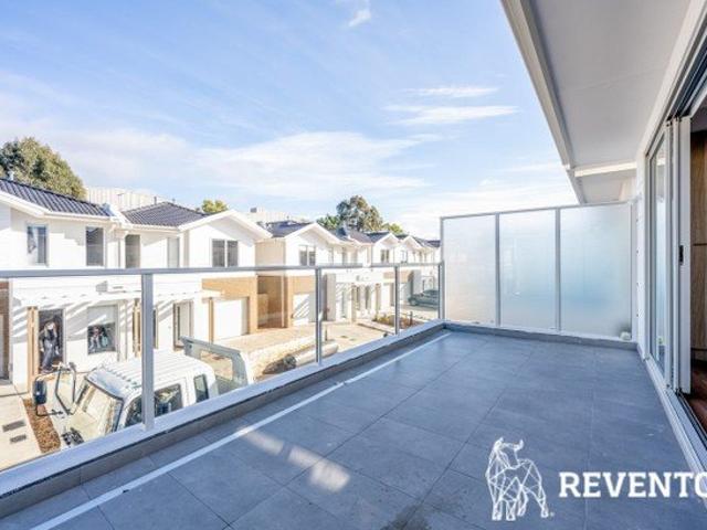 2 BEDROOM TOWNHOUSE IN SUNBURY TOWN