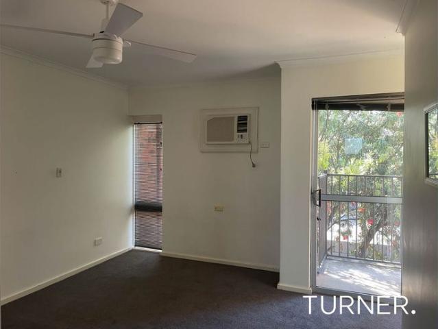 2 BEDROOM TOWNHOUSE IN SUPERB LOCATION