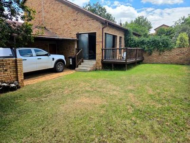 2 bedroom townhouse in security complex