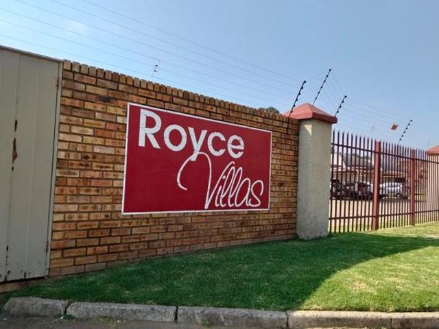 2 Bedroom Townhouse in Vanderbijlpark CW5