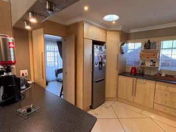 3 Bedroom Townhouse in Vanderbijlpark SW