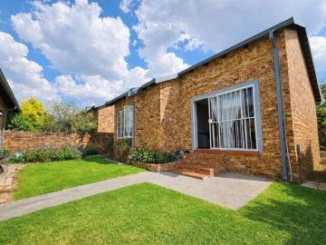 2 Bedroom Townhouse in Wilgeheuwel