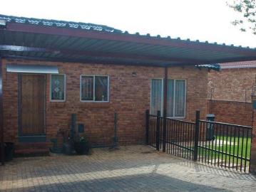 2 Bedroom Townhouse in Wilgeheuwel