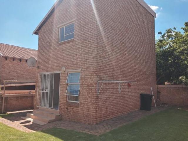 2 Bedroom Townhouse in Wilgeheuwel