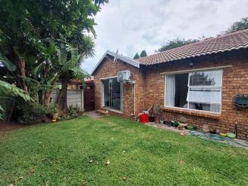2 Bedroom Townhouse in Wilgeheuwel