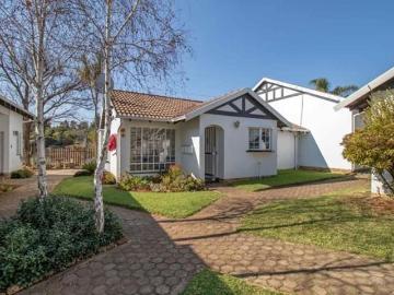2 Bedroom Townhouse in Wilgeheuwel