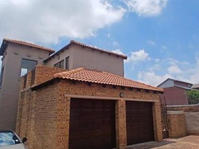2 Bedroom Townhouse in Willowbrook