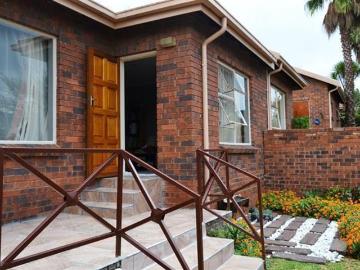 2 Bedroom Townhouse in Wilro Park
