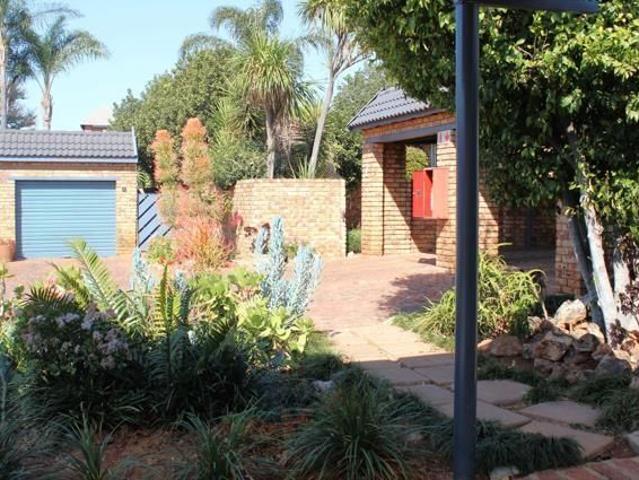 2 Bedroom Townhouse in Zwartkop