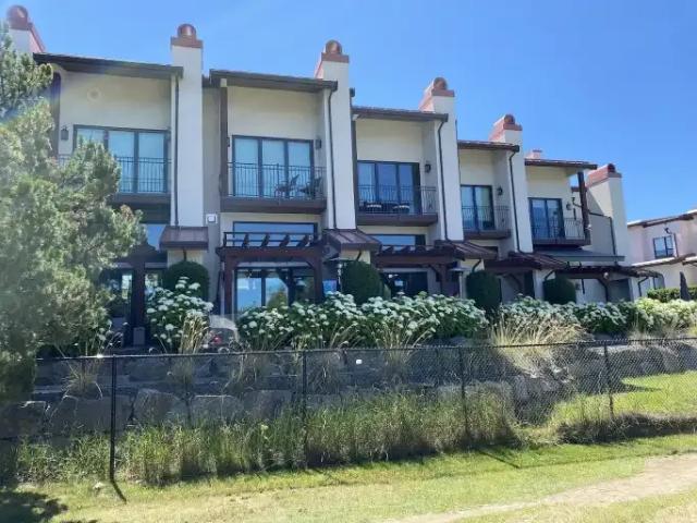 2 Bedroom Townhouse Kelowna BC 104066859