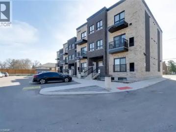 Townhouse to rent in Victoria Hills - Parking