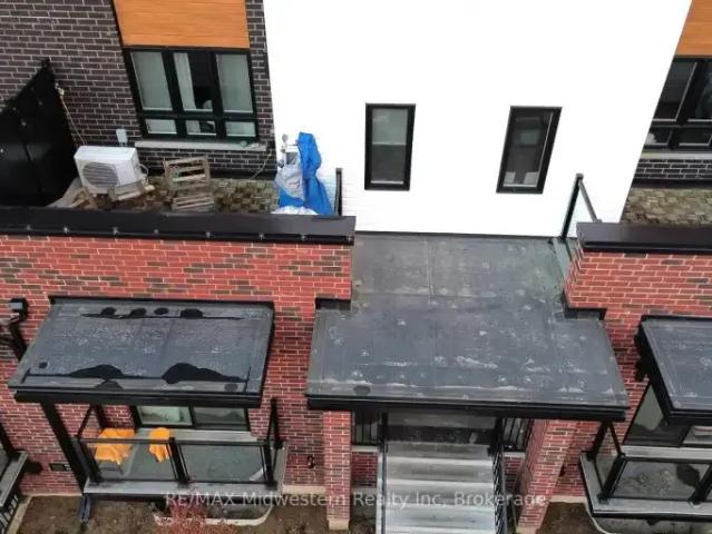 2 Bedroom Townhouse Kitchener ON 102847390