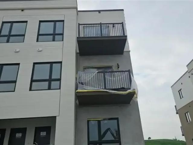 2 Bedroom Townhouse Kitchener ON 103770663