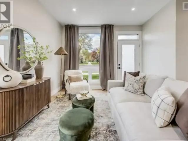 2 Bedroom Townhouse Kitchener ON 104681956