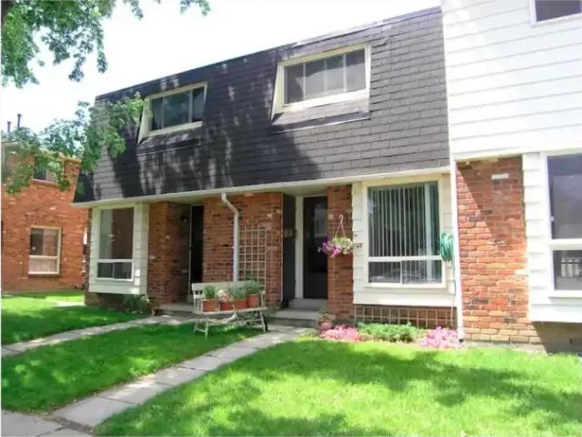 2 Bedroom Townhouse London ON 104875688