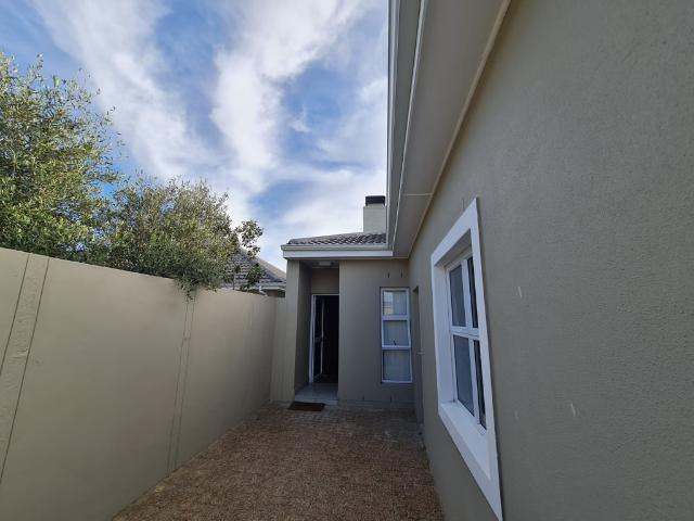 2 Bedroom Townhouse Rented in De Zoete Inval