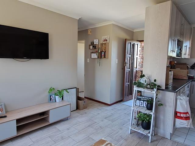 2 Bedroom Townhouse Rented in Lorraine