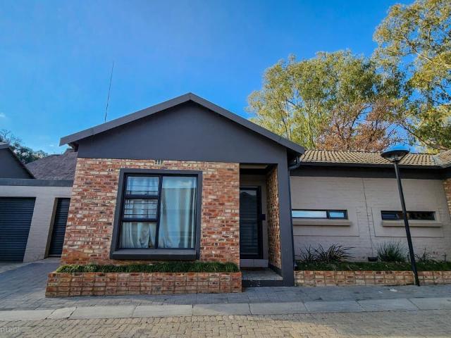 2 Bedroom Townhouse Rented in Mooivallei Park