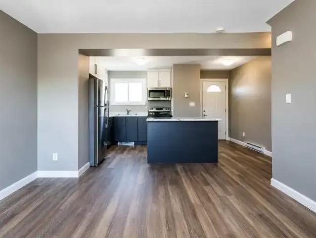2 Bedroom Townhouse Sudbury ON 105410313