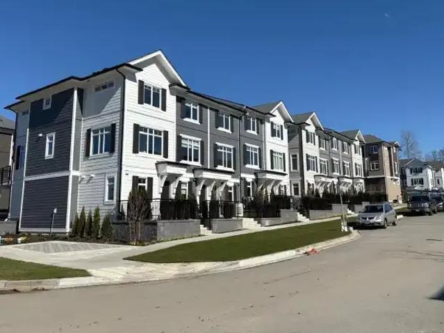 2 Bedroom Townhouse Surrey BC 104292315
