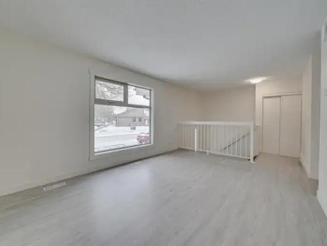 2 Bedroom Townhouse Saskatoon SK 104971983