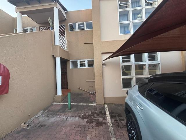 2 Bedroom townhouse sectional to rent in Mondeor, Johannesburg