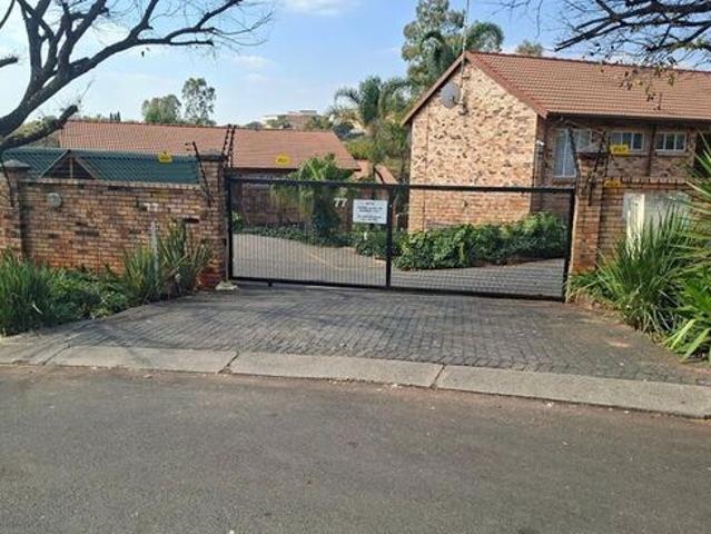 2 Bedroom townhouse sectional to rent in Moreleta Park, Pretoria