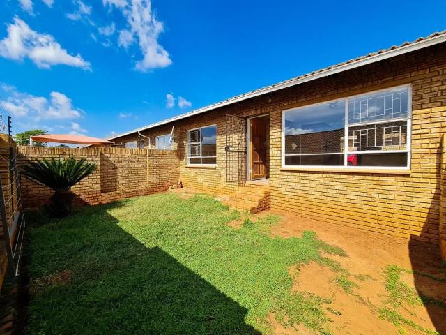 2 Bedroom townhouse sectional to rent in Noordheuwel, Krugersdorp