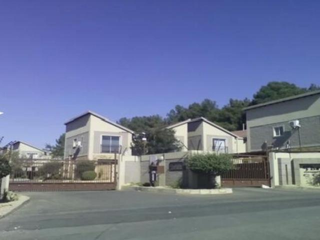 2 Bedroom townhouse sectional to rent in North Riding, Randburg