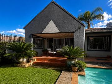 2 Bedroom townhouse sectional to rent in Buccleuch, Sandton