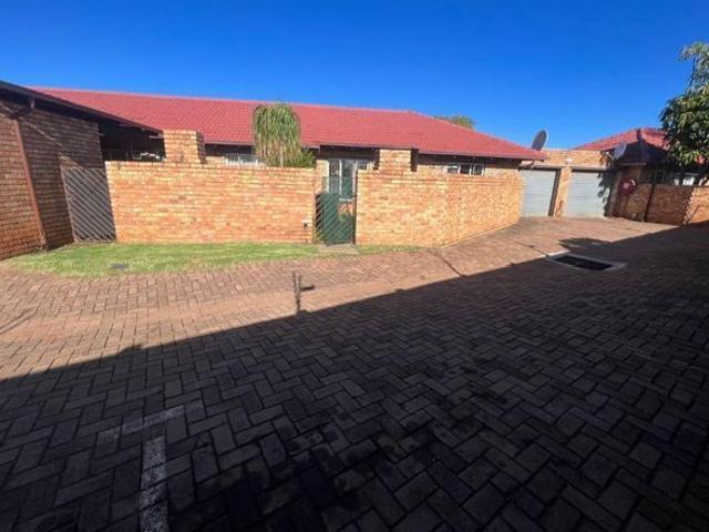 2 Bedroom townhouse sectional to rent in Birchleigh, Kempton Park