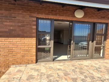 2 Bedroom townhouse sectional to rent in Bluff, Durban