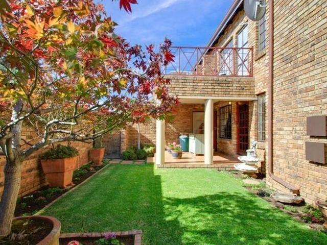 2 Bedroom townhouse sectional to rent in Boskruin, Randburg