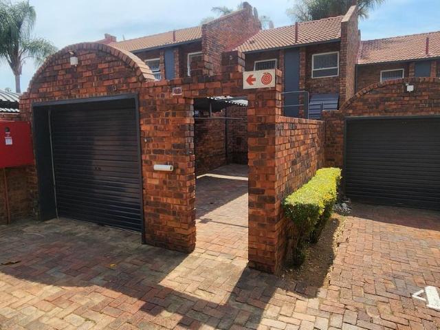 2 Bedroom townhouse sectional rented in Garsfontein, Pretoria