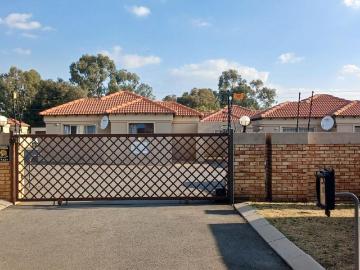 2 Bedroom townhouse sectional to rent in Greenhills, Randfontein